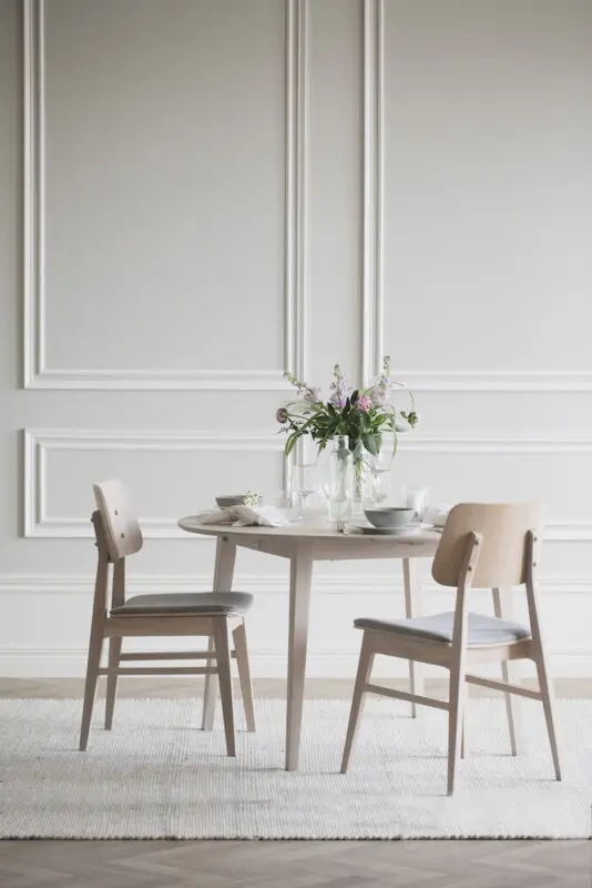 Rowico Filippa pyöreä pöytä (jatkettava), valkopestytammi - Image 7