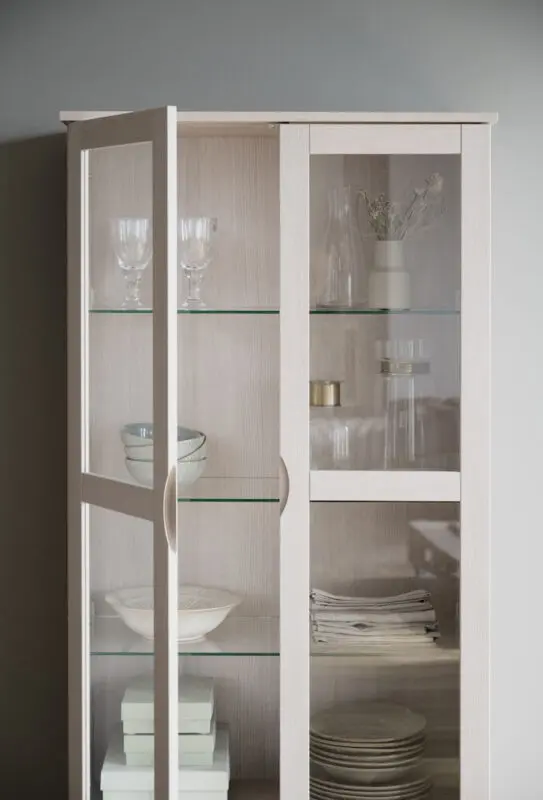 Rowico Filippa vitriinikaappi korkea, valkopestytammi - Image 6