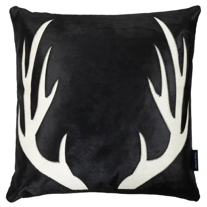 Tyyny sarvet 45x45cm lehmännahka musta