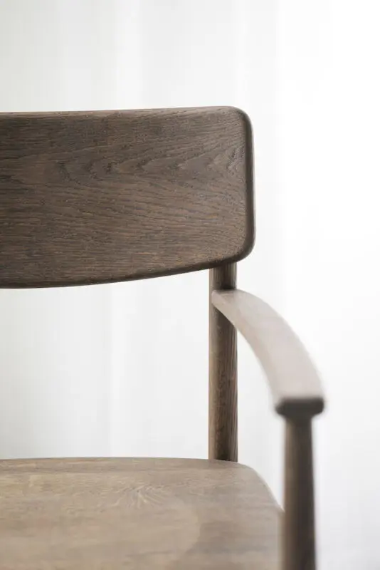 Rowico Maidstone käsinojallinen ruokailutuoli, ruskea - Image 5