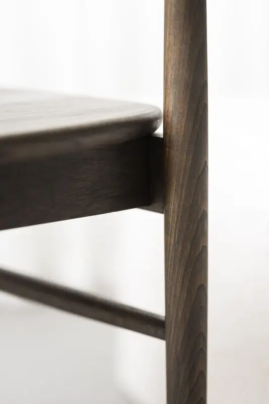 Rowico Maidstone käsinojallinen ruokailutuoli, ruskea - Image 4