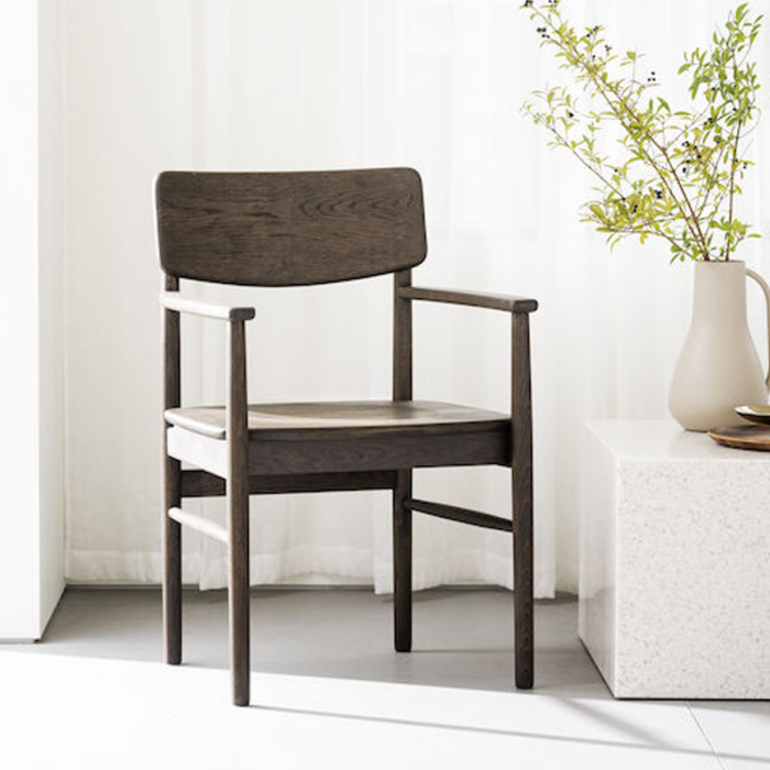 Rowico Maidstone käsinojallinen ruokailutuoli, ruskea