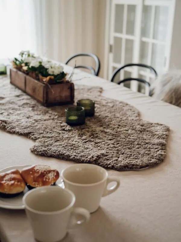 Skinnwille lampaantalja Curly tupla sahara 60x180 cm - Image 4