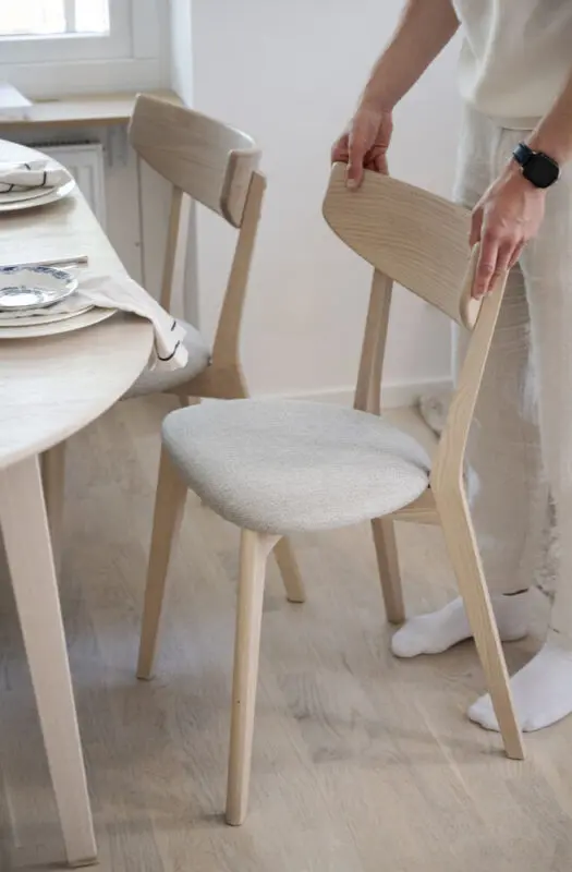 Rowico Ami ruokatuoli, valkovahattu tammi/ beige-harmaa - Image 4