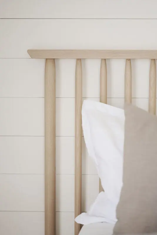 Rowico Riggins sängynpääty 194cm, valkopesty tammi - Image 9