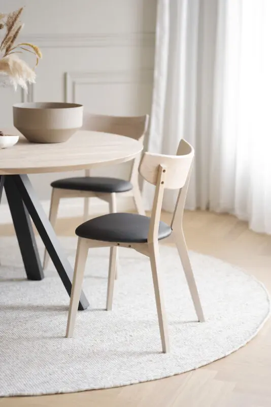 Rowico Ami ruokatuoli, valkovahattu tammi/ musta keinonahka - Image 9