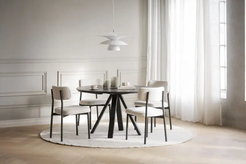 Rowico Carradale ruokapöytä Ø130cm v-jalalla, musta - Image 6