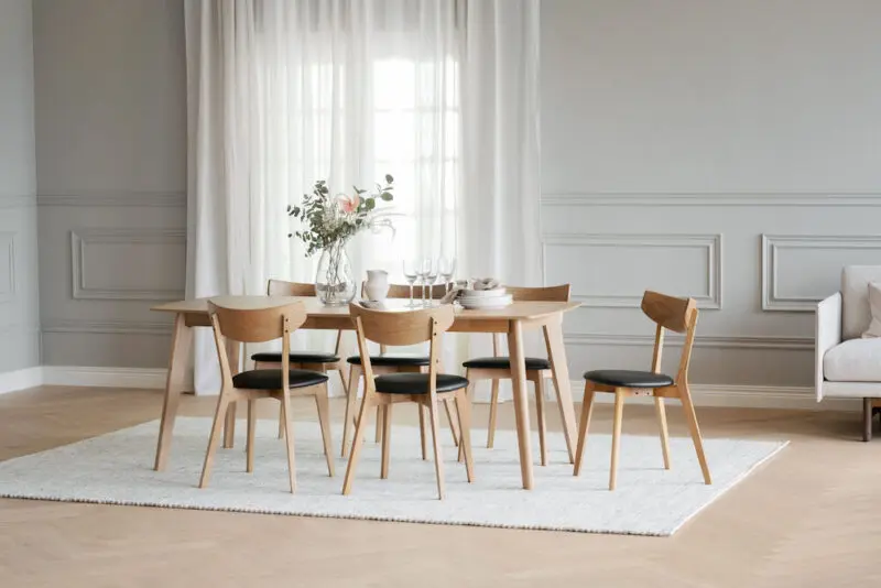 Rowico Ami ruokatuoli, tammi/ musta keinonahka - Image 4