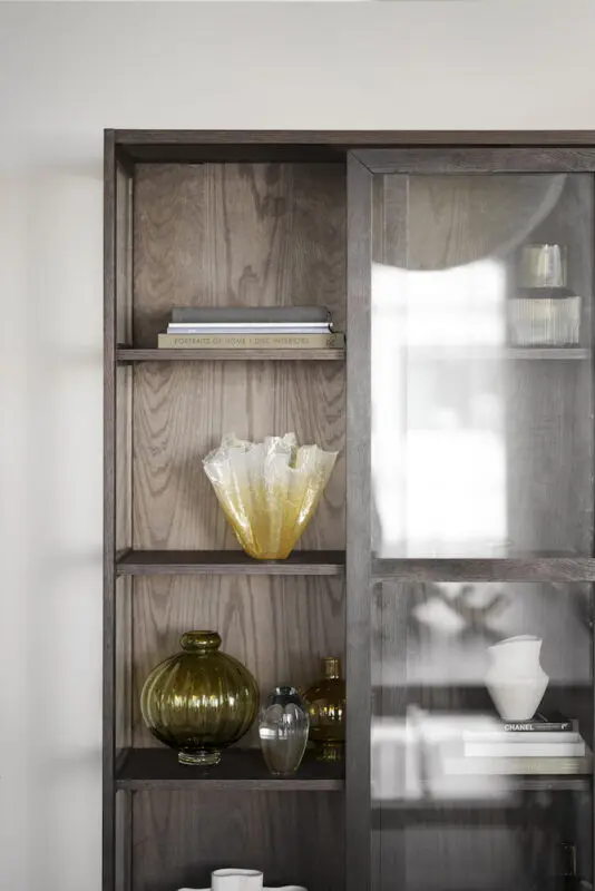 Rowico Hazelton vitriini, ruskea - Image 4