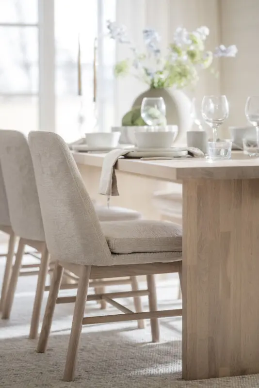 Rowico Amesbury ruokailutuoli beige/valkopestytammi - Image 13