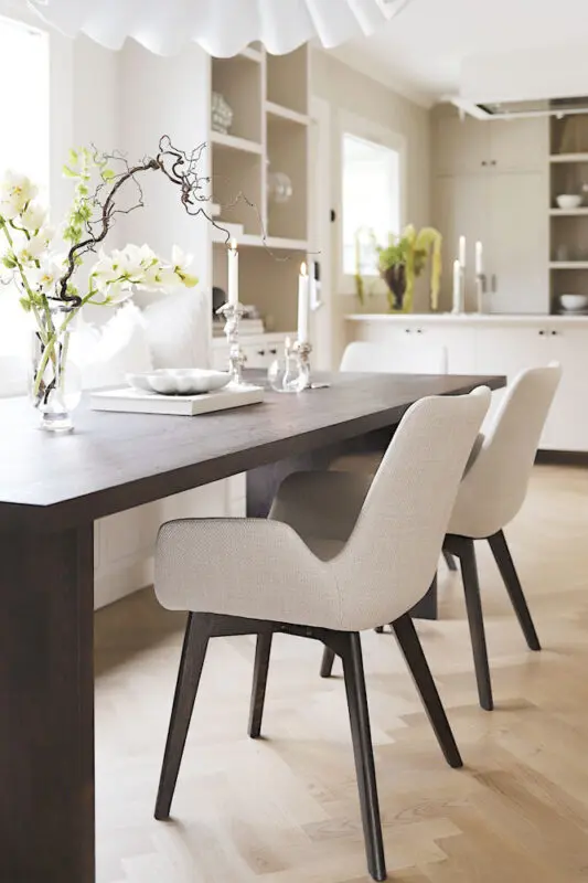 Rowico Drimsdale käsinojallinen ruokailutuoli, beige/ ruskea tammi - Image 10