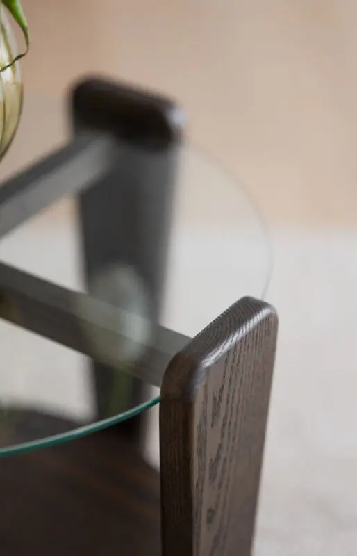 Rowico Arran sohvapöytä Ø52cm ruskea/lasikansi - Image 4