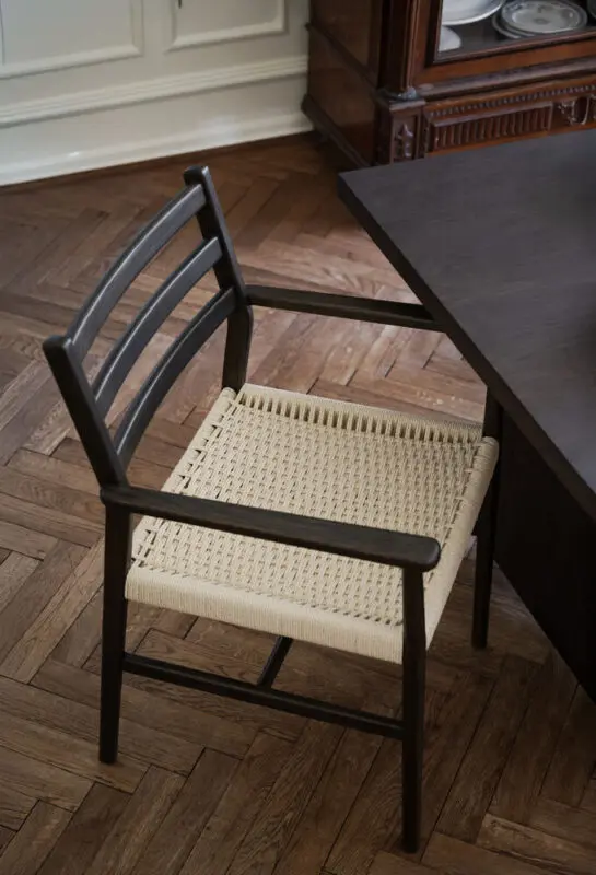 Rowico Harlan käsinojatuoli ruskea/ punottu istuin - Image 6