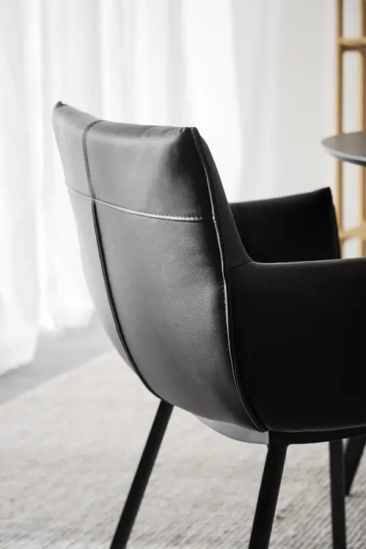 Rowico Hinckley käsinojatuoli musta nahka - Image 3