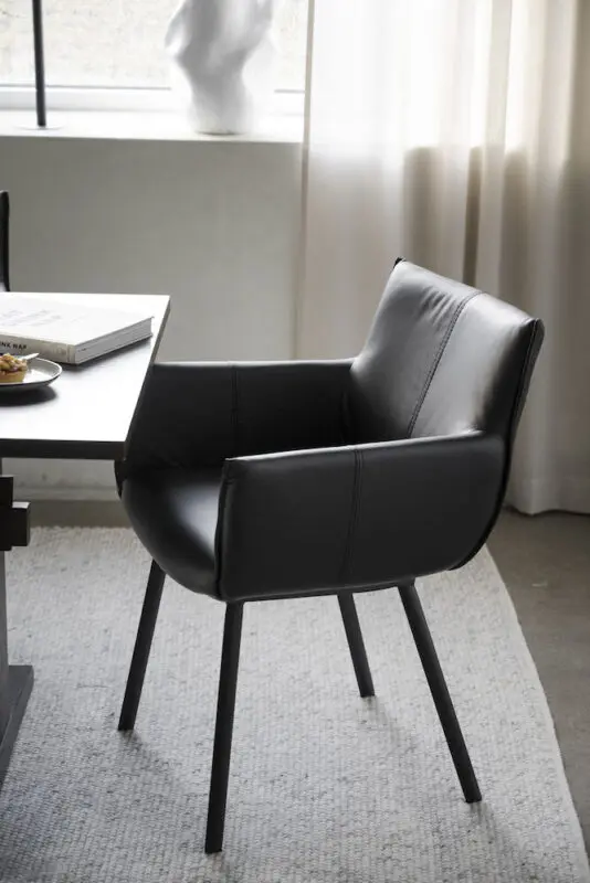 Rowico Hinckley käsinojatuoli musta nahka - Image 7