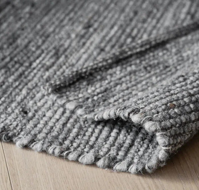 Rowico Donegal-villamatto tummaharmaa, eri kokoja