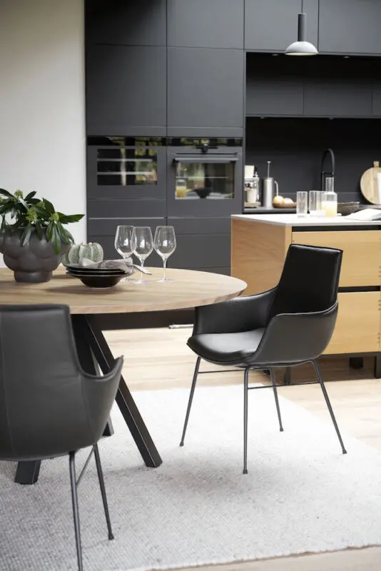 Rowico Lowell ruokailutuoli käsinojilla, musta nahka - Image 4