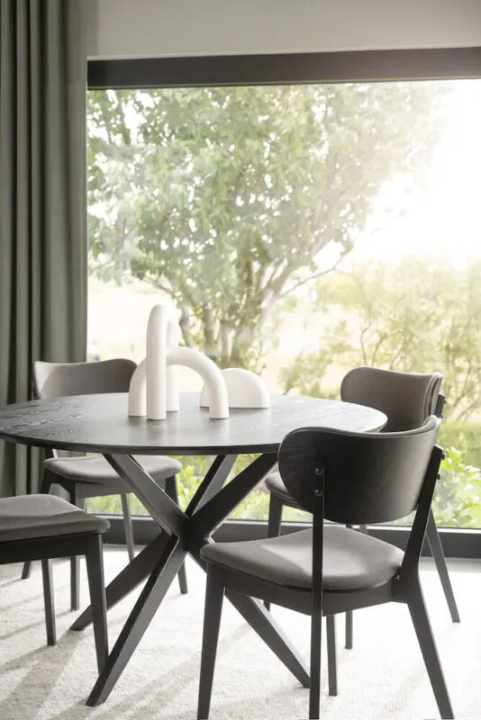 Rowico Calverton ruokapöytä Ø120cm, musta - Image 4