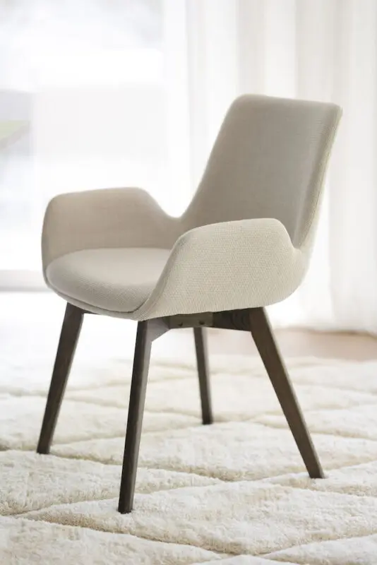 Rowico Drimsdale käsinojallinen ruokailutuoli, beige/ ruskea tammi - Image 4