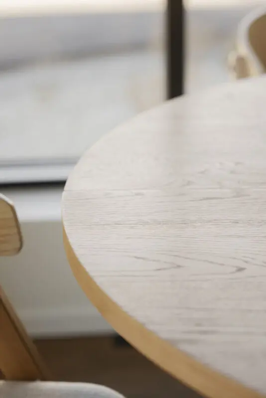 Rowico Glenside jatkettava pyöreä pöytä Ø130cm, tammi - Image 3