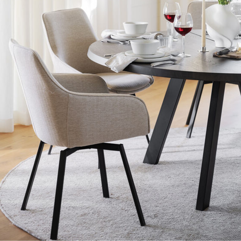 Rowico Alison käsinojallinen tuoli vaaleabeige/ mustat metallijalat