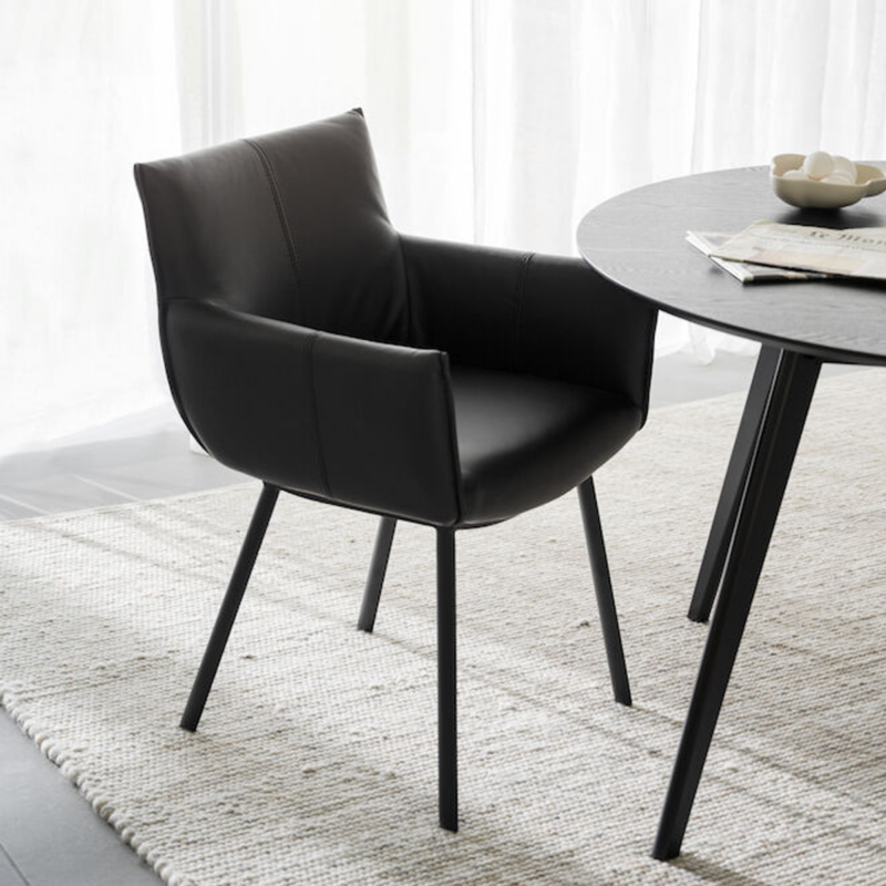 Rowico Hinckley käsinojatuoli musta nahka