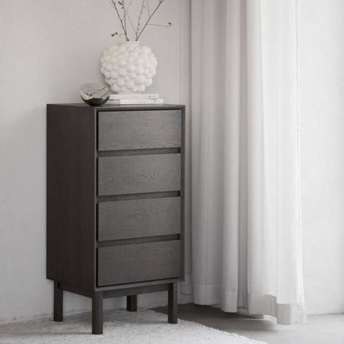 Rowico Mackay lipasto 4-laatikkoa, ruskea tammi