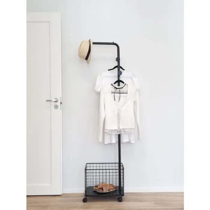 Domo vaateteline pyörillä