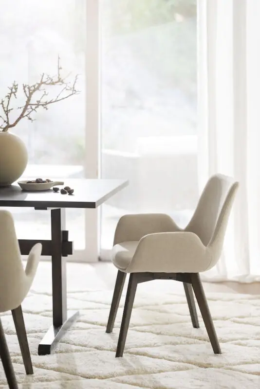 Rowico Drimsdale käsinojallinen ruokailutuoli, beige/ ruskea tammi - Image 2