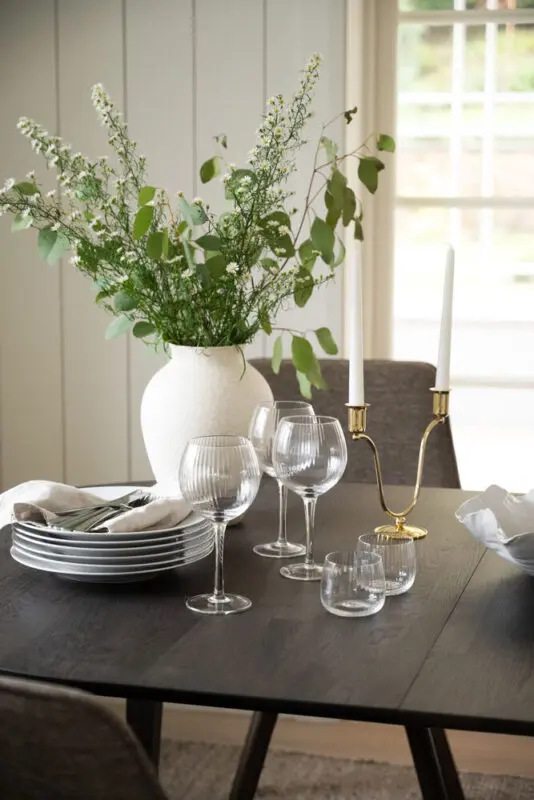 Rowico Filippa ovaali ruokapöytä, ruskea tammi - Image 7