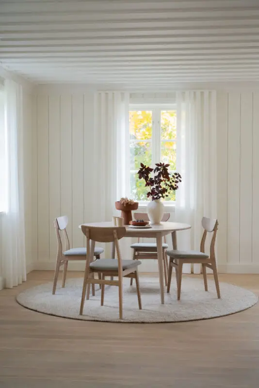 Rowico Rodham ruokailutuoli, valkopestytammi / vaaleanharmaa - Image 7