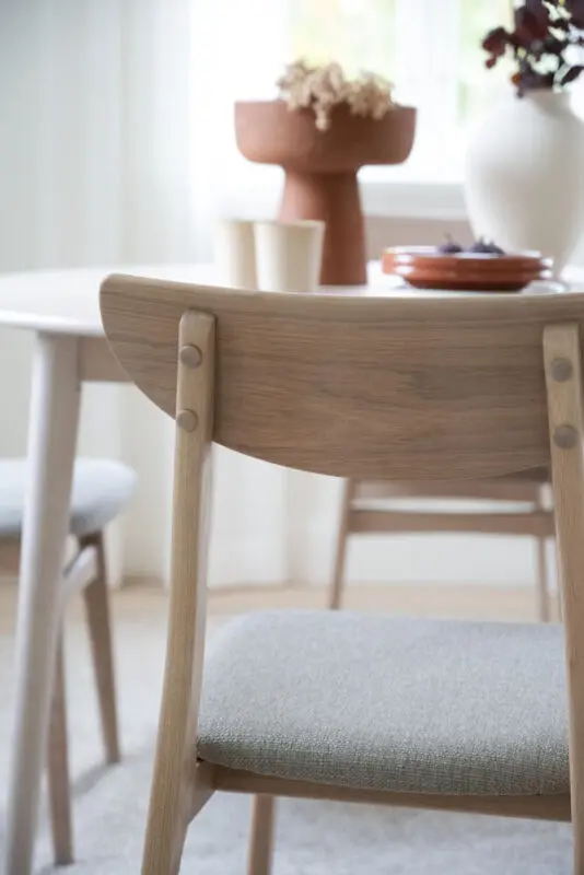 Rowico Rodham ruokailutuoli, valkopestytammi / harmaa-beige - Image 5