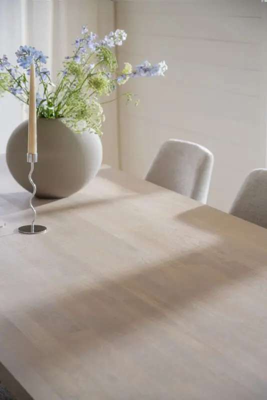 Rowico Emmett ruokapöytä 95x240cm, valkopestytammi - Image 6