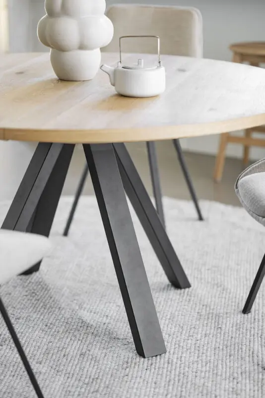 Rowico Maddock ruokapöytä Ø135cm tammi-musta - Image 8