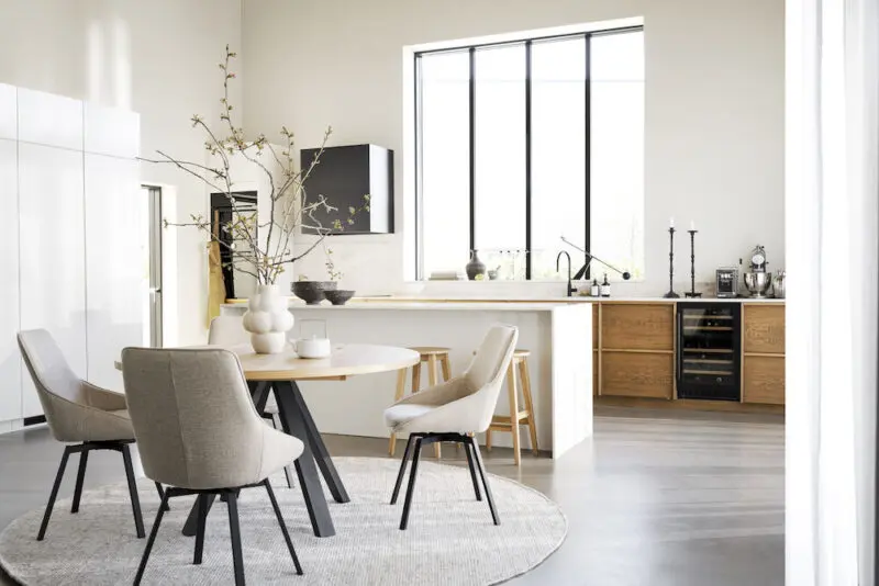 Rowico Maddock ruokapöytä Ø135cm tammi-musta - Image 5