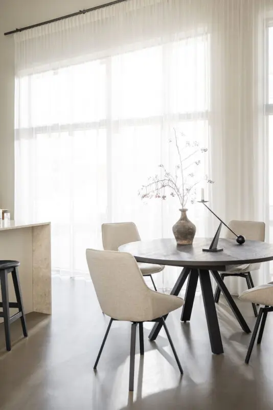 Rowico Maddock ruokapöytä Ø135cm ruskea - Image 8