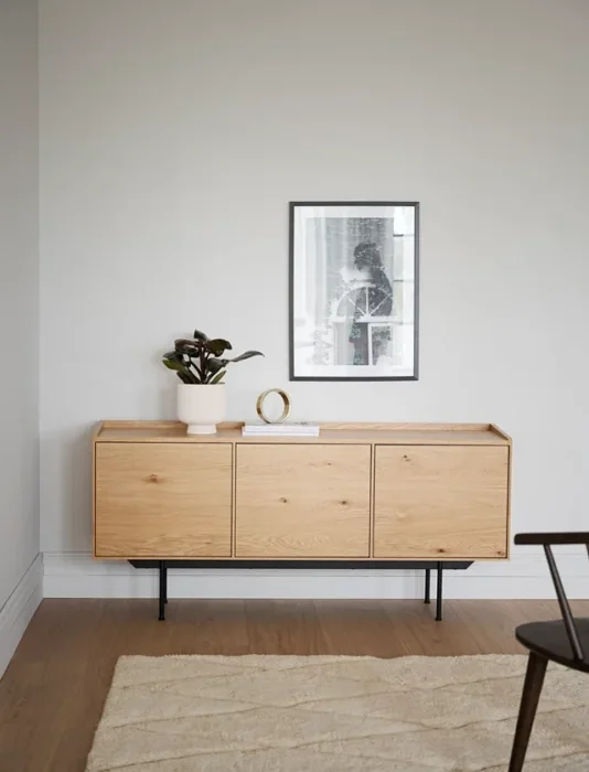 Brewerton sivupöytä